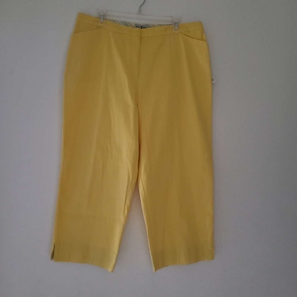 DUCK HEAD yellow stretch pants  capris length